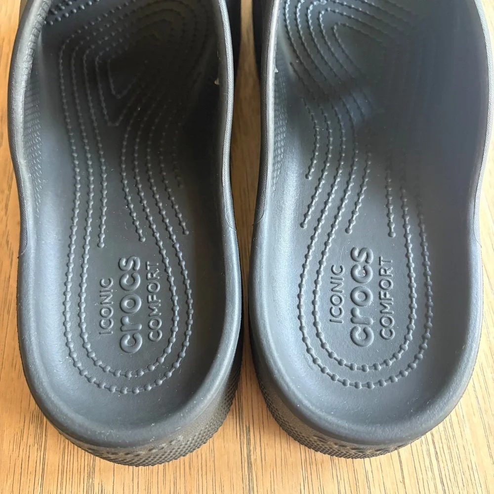 CROCS excellent barely